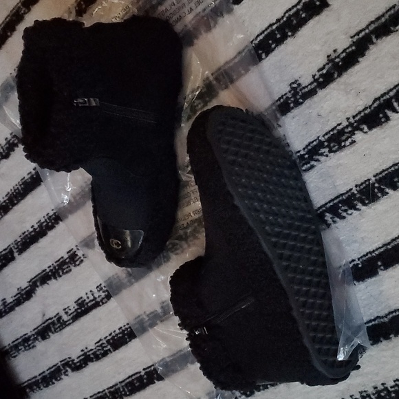 NWOT Sherpa Boots - Picture 4 of 4